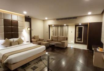 Hotel Nataraj allows 18 year olds to book a room