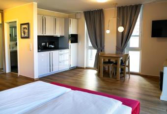 Boardinghouse City Home allows 18 year olds to book a room