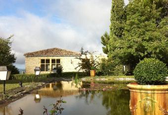 Le Mas D Entremont has Balcony rooms