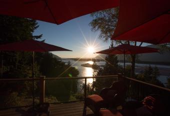 The Fraser River's Edge B&B Lodge allows 18 year olds to book a room
