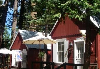 Tahoma Meadows Cottages has Balcony rooms