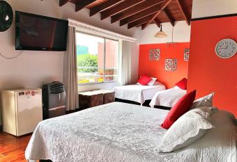 Hotel Lleras Premium #1 has rooms with a private hot tub