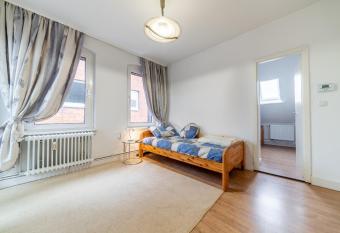 ID 6956 - Private Apartment allows 18 year olds to book a room