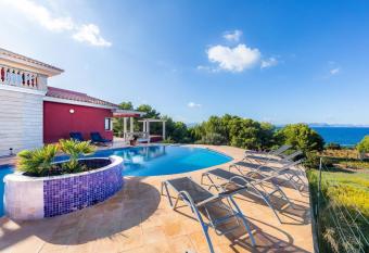 Alta Vista has Balcony rooms