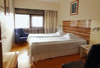 Arkadia Hotel & Hostel allows 18 year olds to book a room