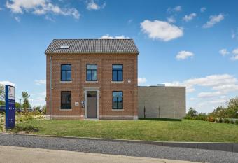 Caf   Coureur Borgloon allows 18 year olds to book a room