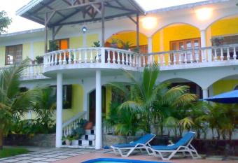 3 bedrooms apartement with sea view private pool and enclosed garden at Riambel 1 km away from the beach has Balcony rooms