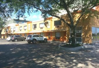 Chicago Lakeshore Hotel has Smoking rooms
