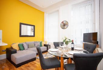 Oakstays City Centre Gem has Balcony rooms