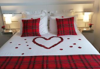 Cascais Sunshine allows 18 year olds to book a room