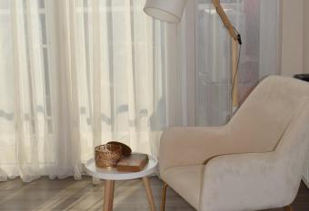 Sweet Residence Apartment has rooms with a private hot tub