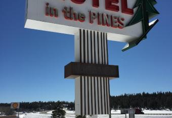 Motel In The Pines has Balcony rooms