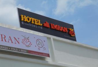 Hotel ali Imran has rooms with a private hot tub
