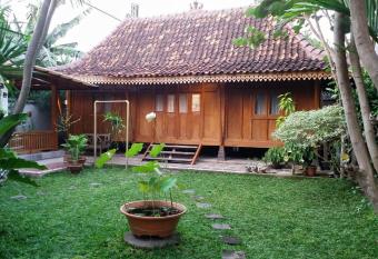 rumah566 has Balcony rooms