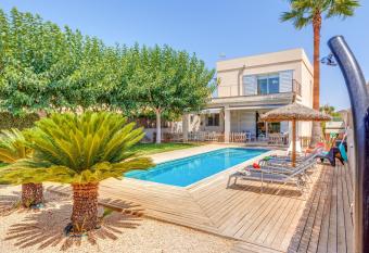 Villa Ronda Estaci  n has Balcony rooms