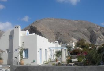 Thera Incognita Studios has Balcony rooms