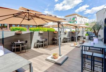 ibis Montpellier Sud allows 18 year olds to book a room