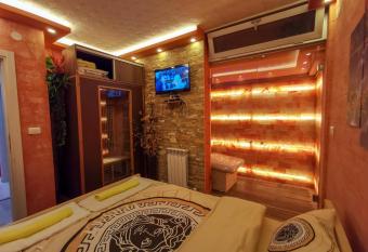 Spa Apartman Red Passion allows 18 year olds to book a room