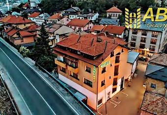 Garni Motel Aba has Smoking rooms