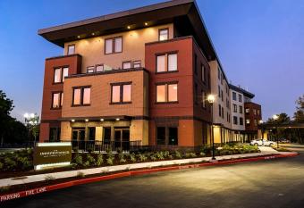 The Independence Hotel allows 18 year olds to book a room