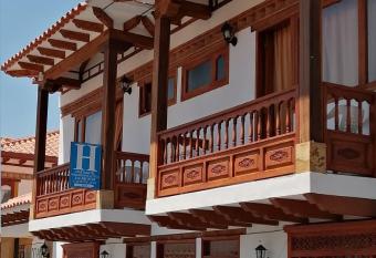 Apartahotel Margaritas de la Villa allows 18 year olds to book a room