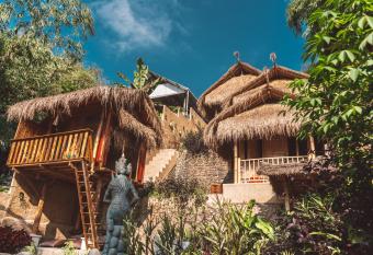 BALI BAMBOO JUNGLE HUTS AND HOSTEL has Balcony rooms