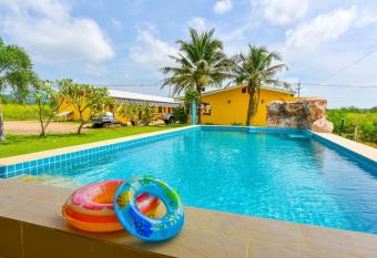 OYO 429 Billabong Resort Cha Am allows 18 year olds to book a room