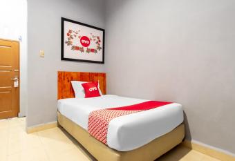 OYO 1668 Yvel Homestay Syariah allows 18 year olds to book a room