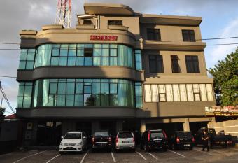 Hotel Semeru allows 18 year olds to book a room