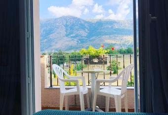 L acqua Viva allows 18 year olds to book a room