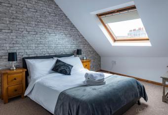 The Duplex by Pureserviced allows 18 year olds to book a room