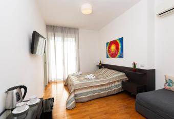 Albamares b&b allows 18 year olds to book a room