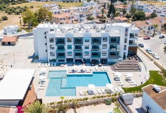 Quality Lodge, BW Premier Collection has Smoking/Balcony rooms