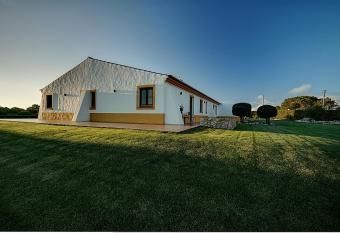 Monte Joao Roupeiro - Turismo Rural has Balcony rooms