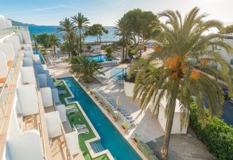 Aparthotel Ses Fotges allows 18 year olds to book a room