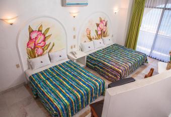 Hotel La Alondra has Balcony rooms