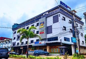 Kita Hotel allows 18 year olds to book a room