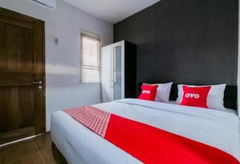 Capital O 1898 Louise Place has Balcony rooms