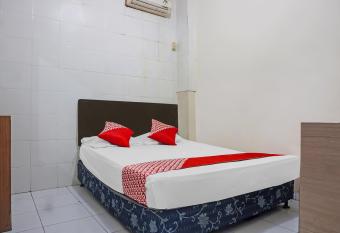 OYO 1935 Hotel Diamond Inn Makassar allows 18 year olds to book a room