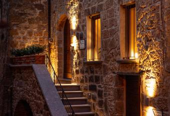 Le Stanze di Teodorico allows 18 year olds to book a room