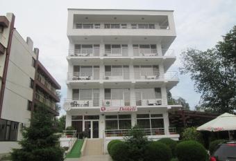 Pensiunea Doneli has Balcony rooms