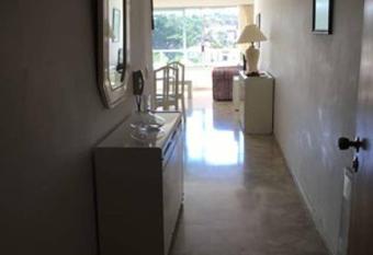 6 personas FRENTE AL MAR- Complejo LINCOLN CENTER- Torre WASHINGTON has rooms with a private hot tub