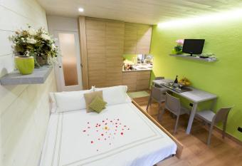 Nido d amore nel cuore di Limone allows 18 year olds to book a room