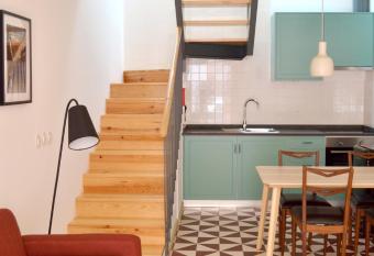 S  o Gi  o House 4 allows 18 year olds to book a room