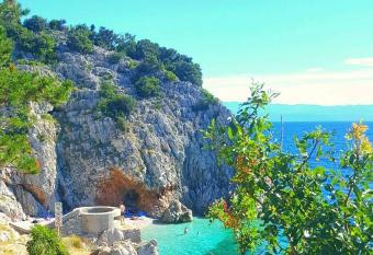 Studio-Apartman-Diana has Balcony rooms