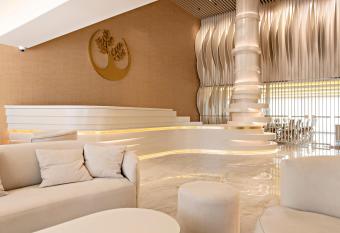 Green Suites Boutique Hotel allows 18 year olds to book a room