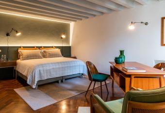 Casa Giotto allows 18 year olds to book a room