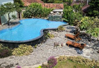 Puri Pangeran Hotel has Balcony rooms