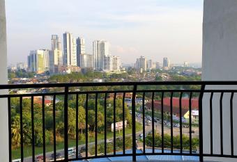 Sweet Sweet Zenith Johor Bahru has rooms with a private hot tub