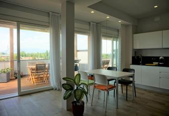 Appartamento VITTORIA has rooms with a private hot tub